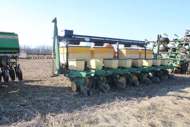 Image of John Deere 7000 equipment image 4