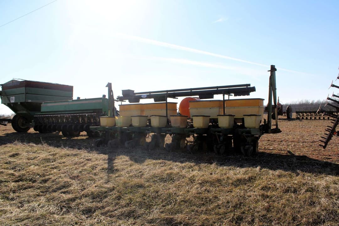 Image of John Deere 7000 Primary image