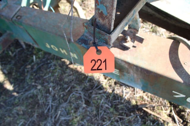 Image of John Deere 7000 equipment image 2