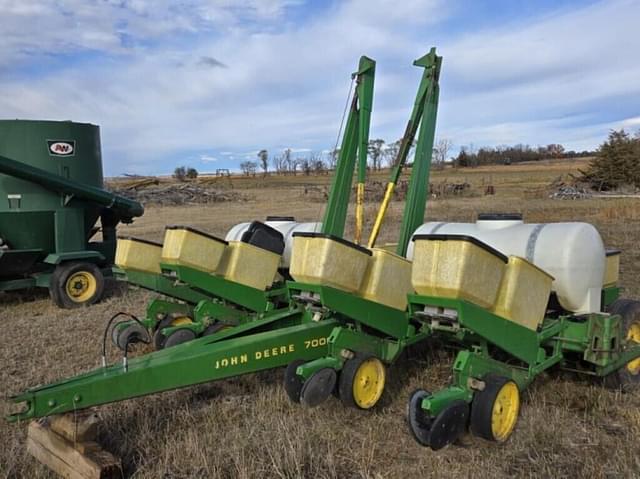 Image of John Deere 7000 equipment image 2