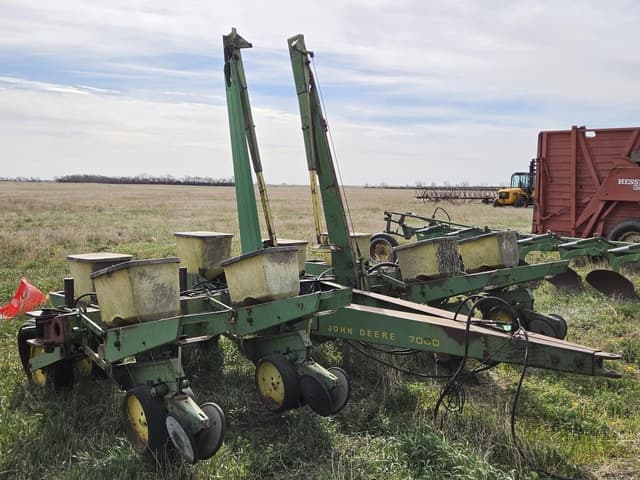 Image of John Deere P7000 equipment image 2