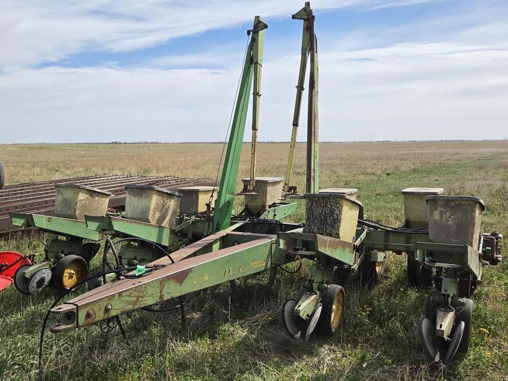 John Deere P7000 Equipment Image0