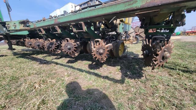 Image of John Deere 7000 equipment image 3