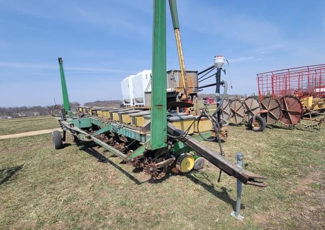 Image of John Deere 7000 equipment image 2