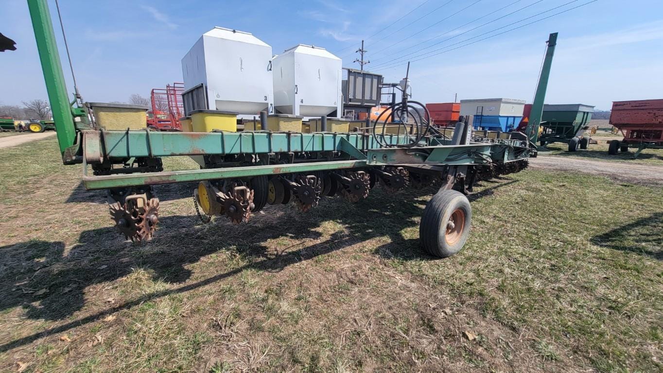 John Deere 7000 Equipment Image0