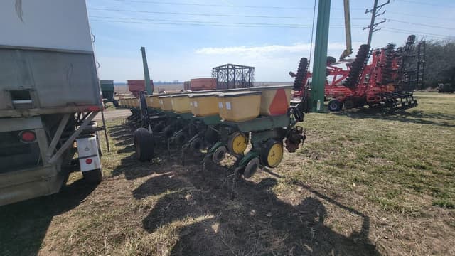 Image of John Deere 7000 equipment image 1