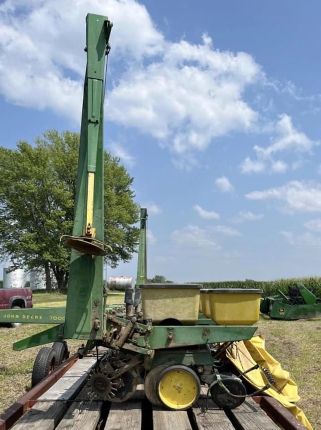 Image of John Deere 7000 equipment image 2