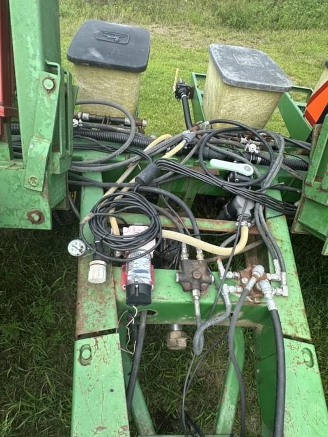 Image of John Deere 7000 equipment image 4
