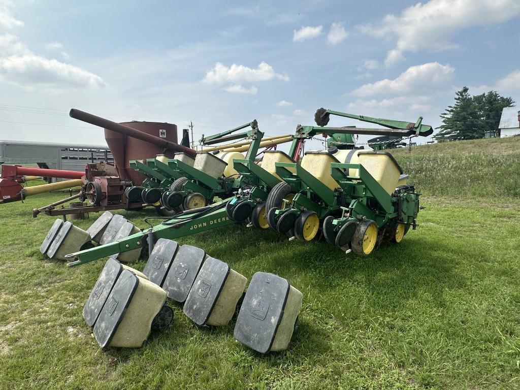 Image of John Deere 7000 Primary image
