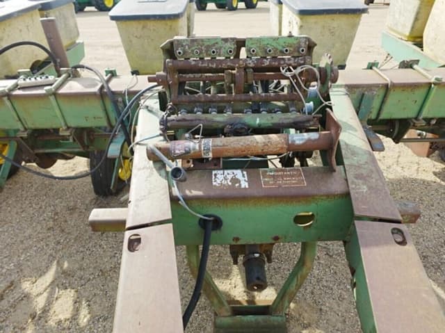 Image of John Deere 7000 equipment image 3