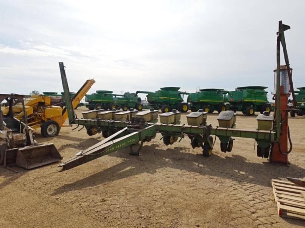 Image of John Deere 7000 Primary image