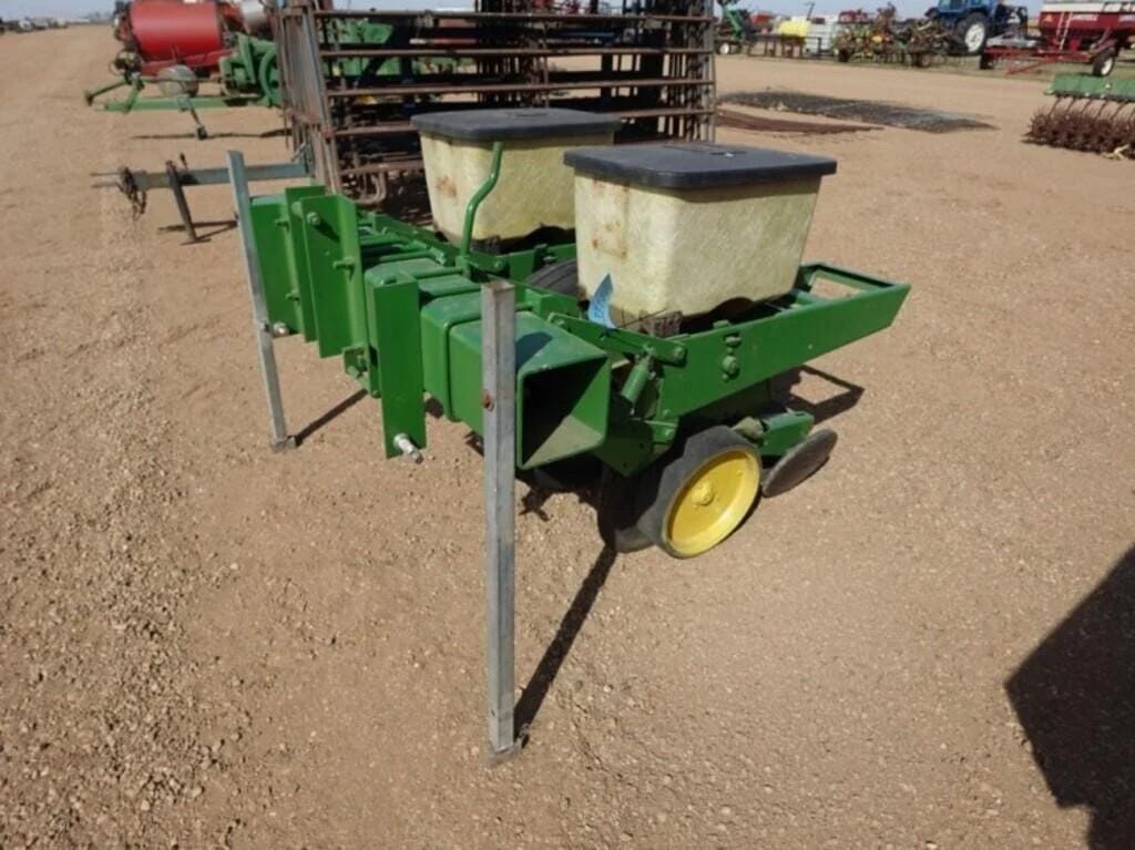 John Deere 7000 Equipment Image0