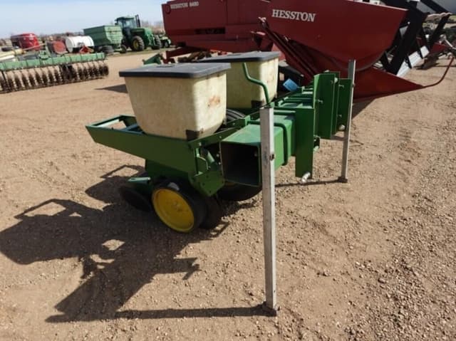 Image of John Deere 7000 equipment image 1