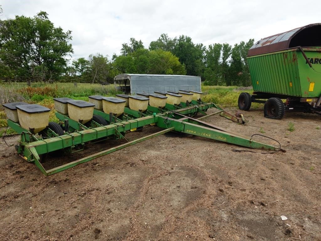John Deere 7000 Equipment Image0