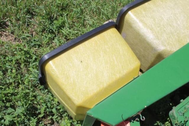 Image of John Deere 7000 equipment image 1