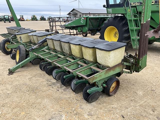 Image of John Deere 7100 equipment image 1