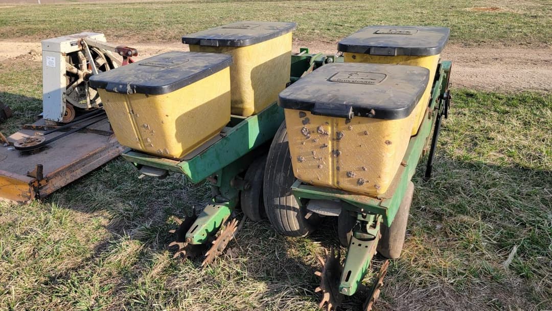 Image of John Deere 7100 Image 1