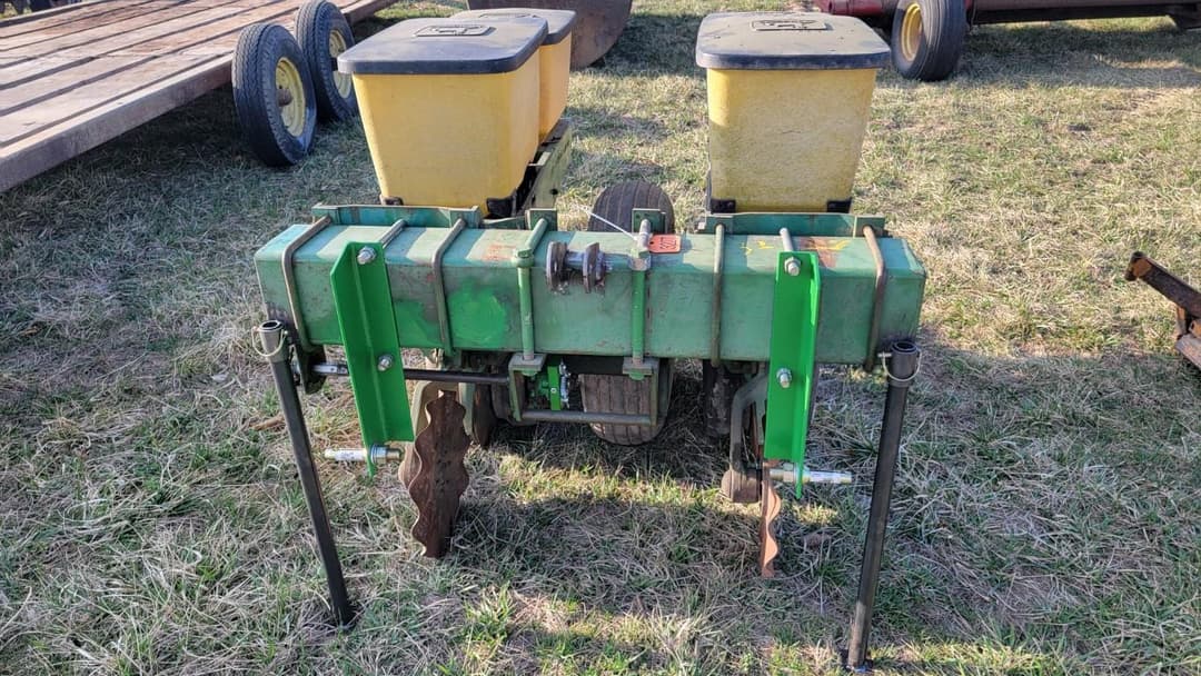 Image of John Deere 7100 Image 0