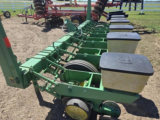 Image of John Deere 7100 equipment image 2