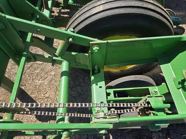 Image of John Deere 7100 equipment image 4