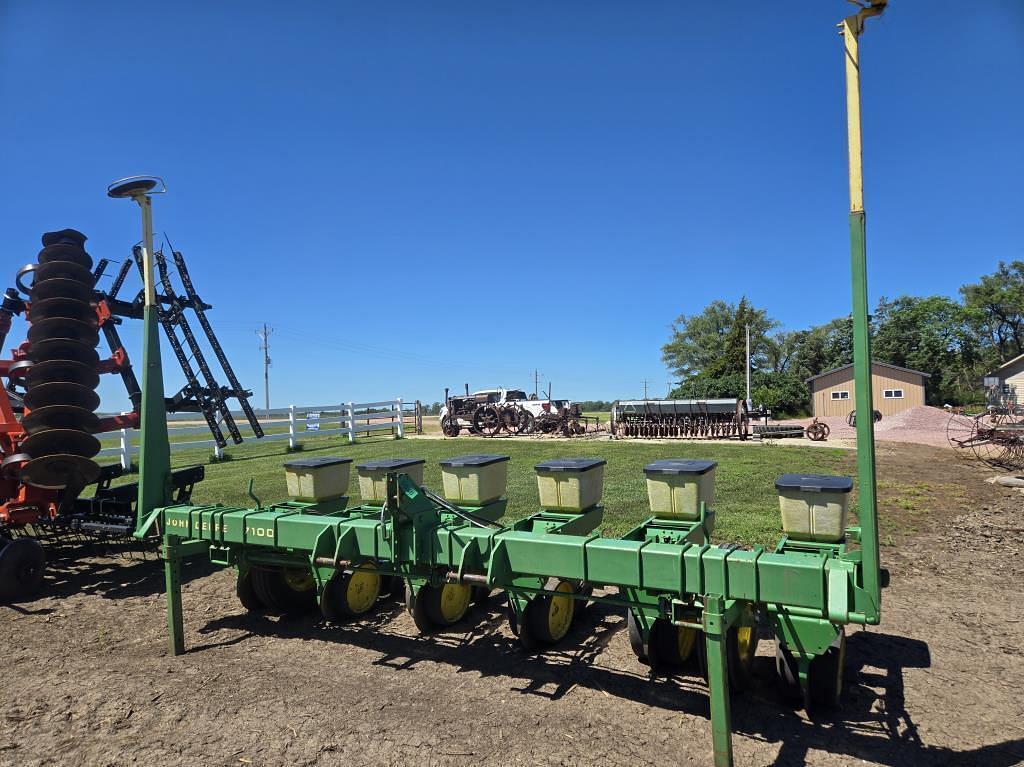 Image of John Deere 7100 Primary image