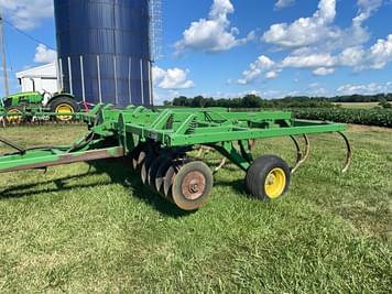 Main image John Deere 712