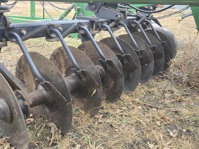 Image of John Deere 714 equipment image 3