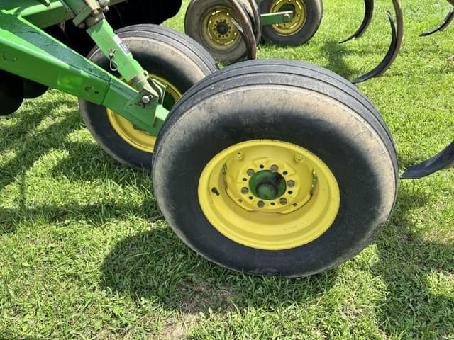 Image of John Deere 714 equipment image 4
