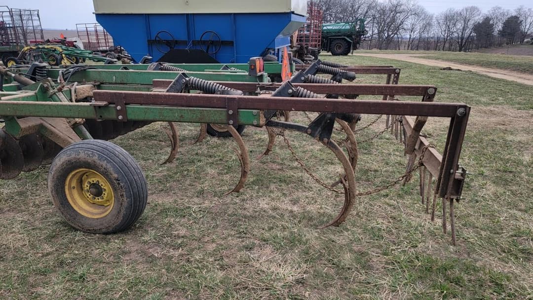 Image of John Deere 714 Image 1