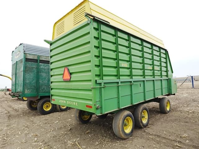 Image of John Deere 716 equipment image 2