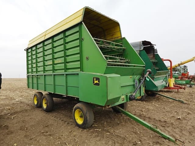 Image of John Deere 716 equipment image 3