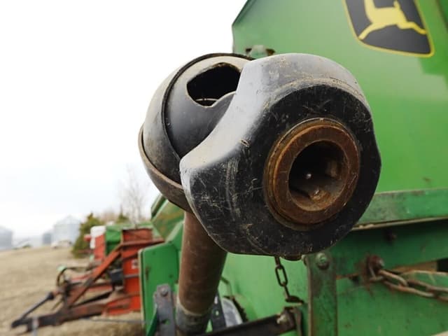 Image of John Deere 716 equipment image 4