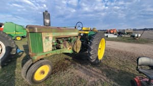John Deere 720 Image