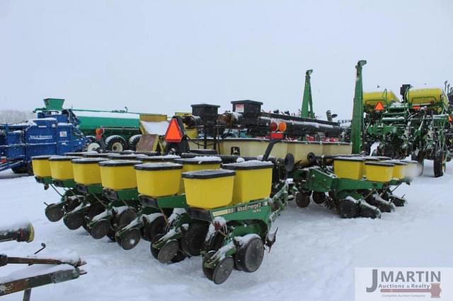 Image of John Deere 7200 equipment image 2