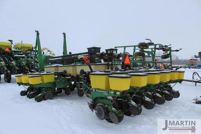 Image of John Deere 7200 equipment image 3