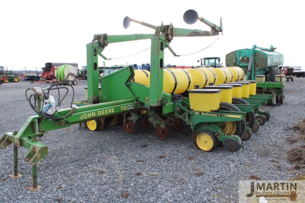 Main image John Deere 7200