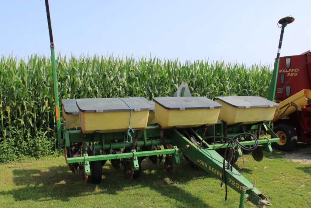 Main image John Deere 7200