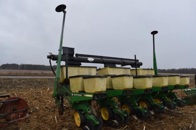 Image of John Deere 7200 equipment image 2