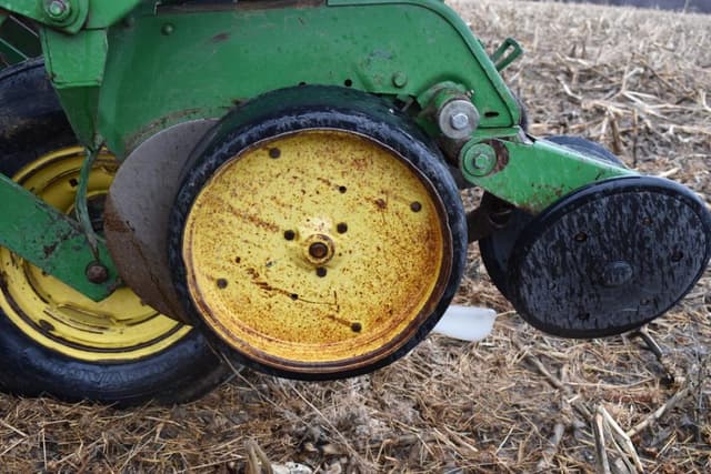 Image of John Deere 7200 equipment image 3