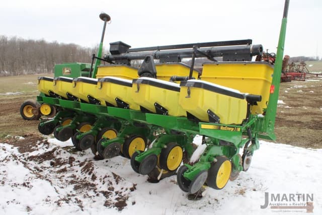 Image of John Deere 7200A equipment image 2