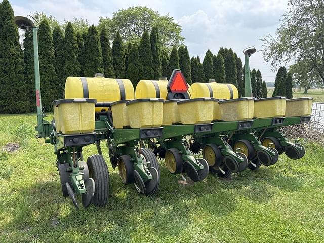 Image of John Deere 7200 equipment image 3