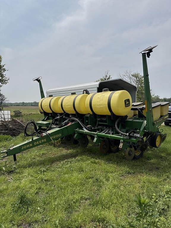 Image of John Deere 7200 equipment image 2
