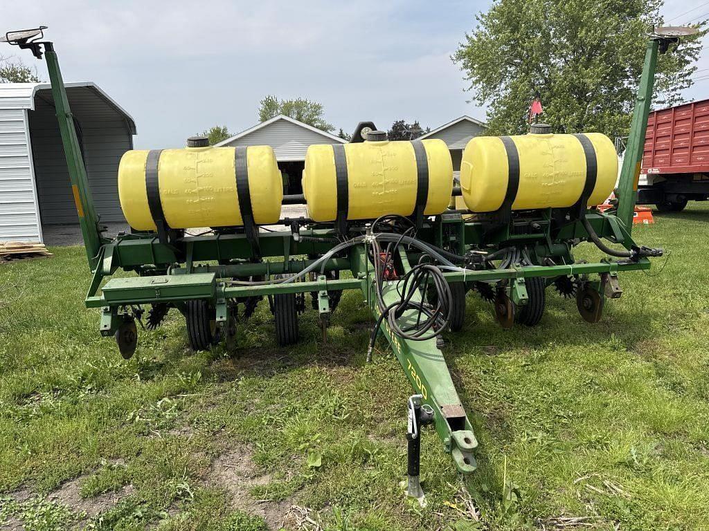 Image of John Deere 7200 Primary image
