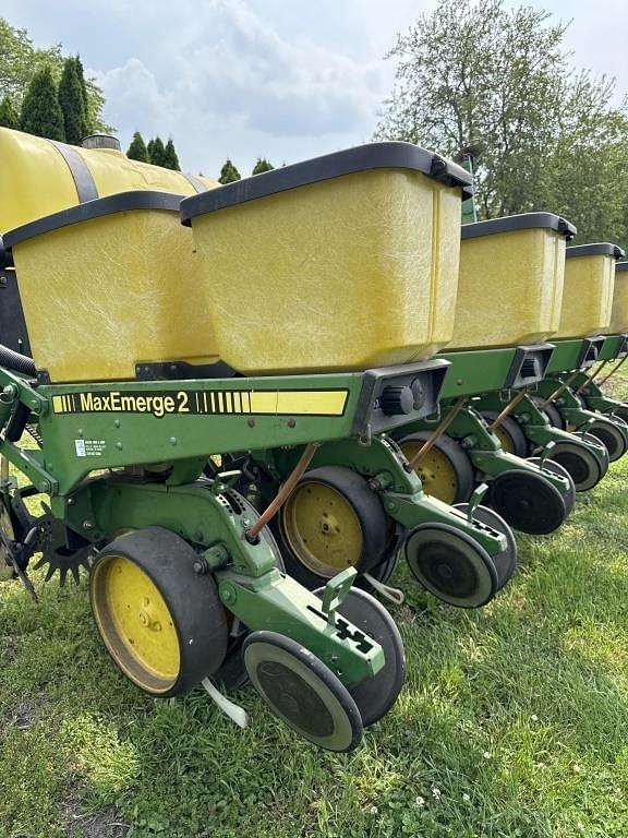 Image of John Deere 7200 equipment image 4