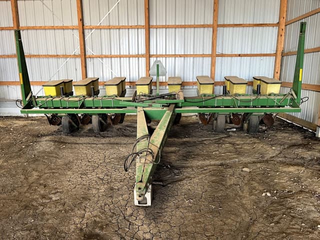 Image of John Deere 7200 equipment image 2