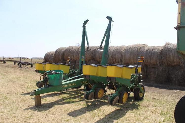 Main image John Deere 7200 0