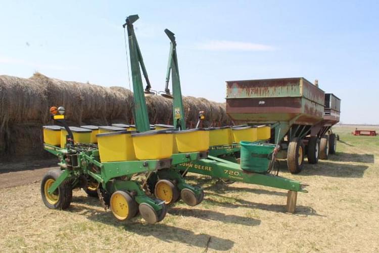 Main image John Deere 7200 1