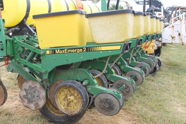 Image of John Deere 7200 equipment image 4