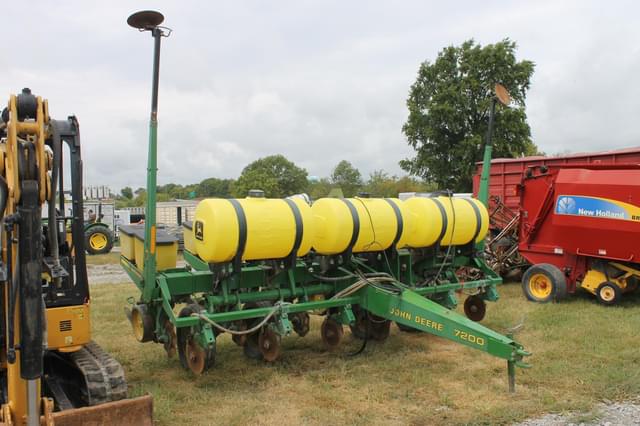 Image of John Deere 7200 equipment image 2