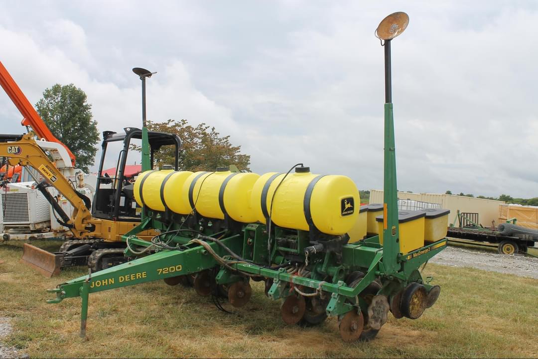 Image of John Deere 7200 Primary image